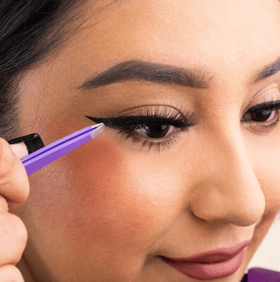 ITALIA DELUXE - DELINEADOR ADHESIVO ON POINT – Avo Beauty - Cosméticos ...
